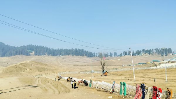 ‘When the hero is missing, the movie flops’ Lack of snow hits Gulmarg businesses (1)