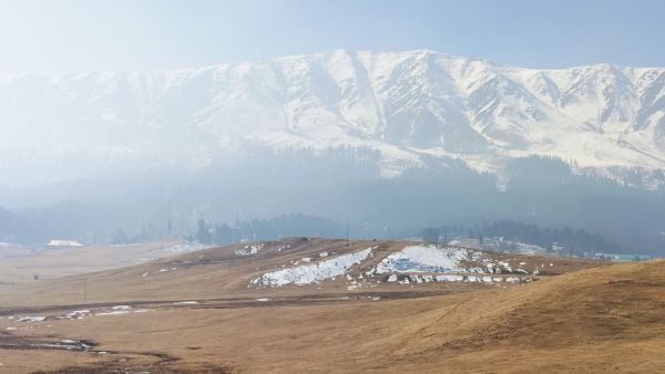 ‘When the hero is missing, the movie flops’ Lack of snow hits Gulmarg businesses (2)