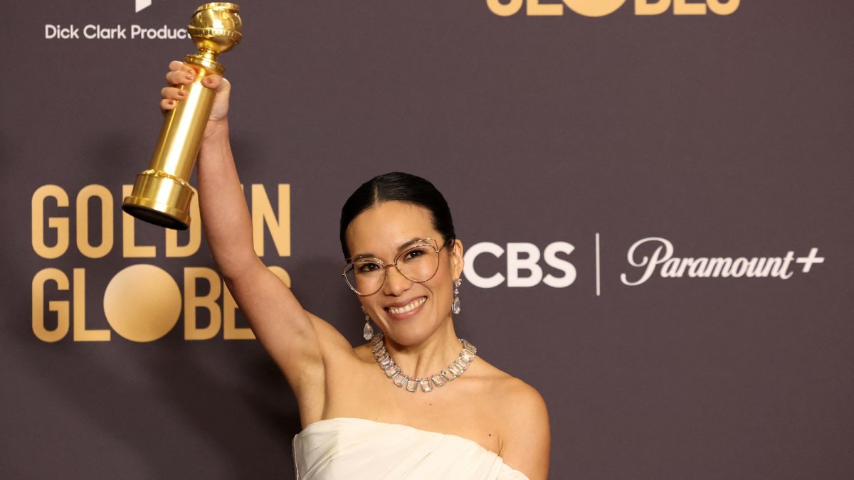 ali wong dress golden globes 2024 Ali Wong Shocks on 2024 SAG Awards Red Carpet in Massive Dress