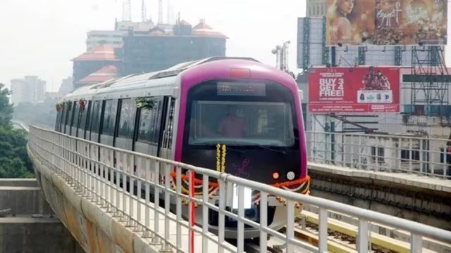 Bengaluru metro accident, Kerala man jumps onto BMRCL tracks, Man hit by BMRCL train, man receives electric shock, Bengaluru metro news, woman jumps on tracks Bengaluru metro, Indian Express Bengaluru, indian express news