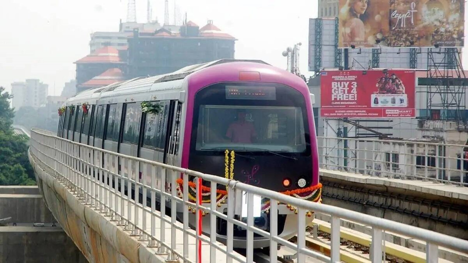 Woman Jumps Onto Tracks Of Bengaluru Metro To Retrieve Mobile Phone ...