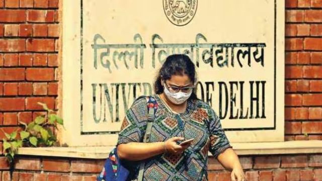 For DU’s 100th convocation, officials get new, ‘traditional’ angvastras