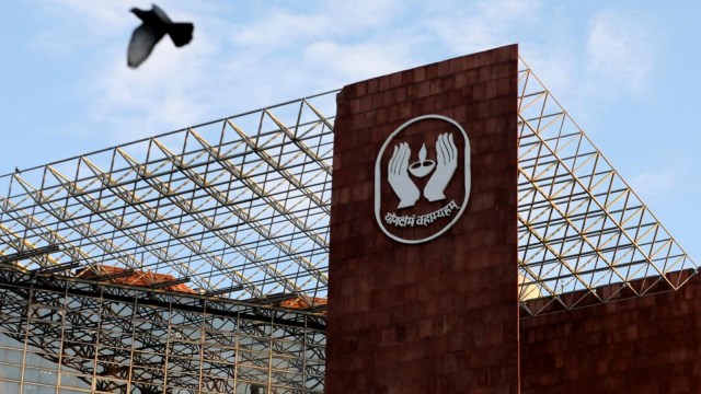 HDFC Bank, HDFC Bank revenue, Life Insurance Corporation of India, State Bank of India, Indian express business, business news, business articles, business news stories