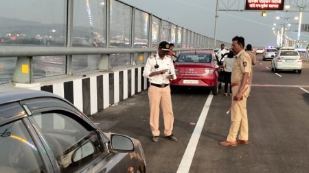 264 motorists penalised for stopping on MTHL for selfie and picnicking on Day 2