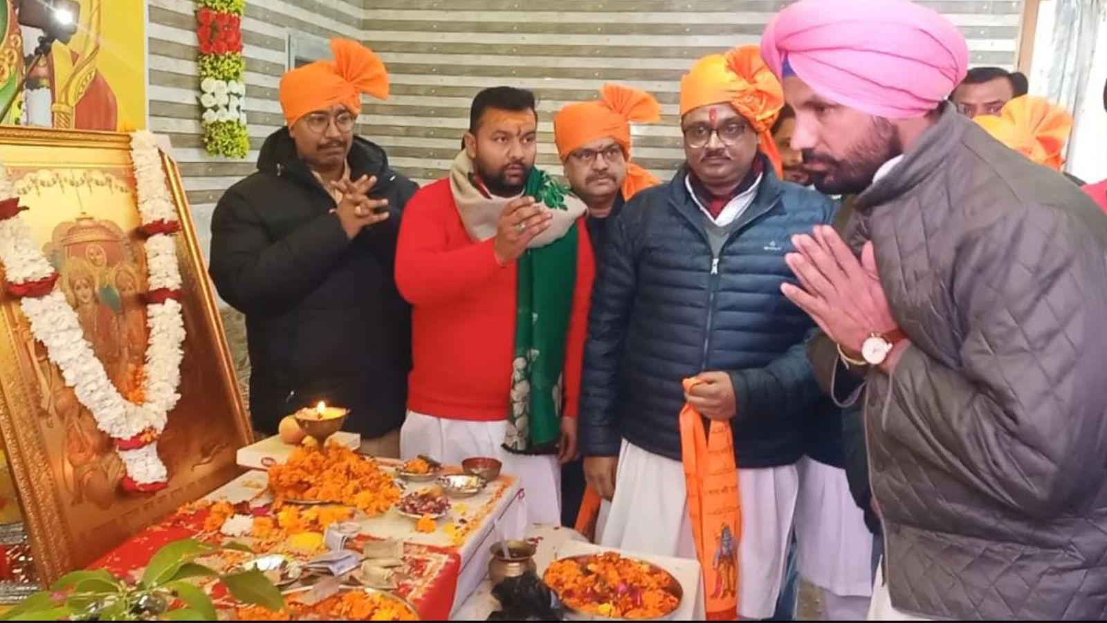 PPCC president Amarinder Singh Raja Warring pays obeisance at a temple in Gidderbaha.