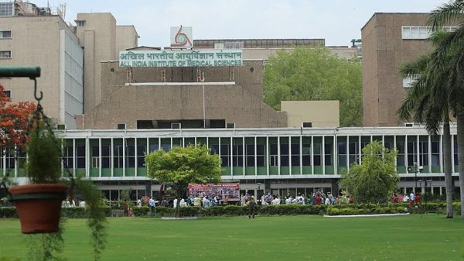 No cash payments at AIIMS Delhi from March 31, smart card rolled out on ...