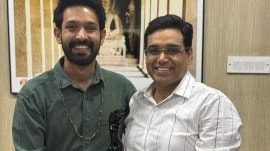 Vikrant Massey with IPS Manoj Kumar Sharma after winning Filmfare award for 12th Fail.