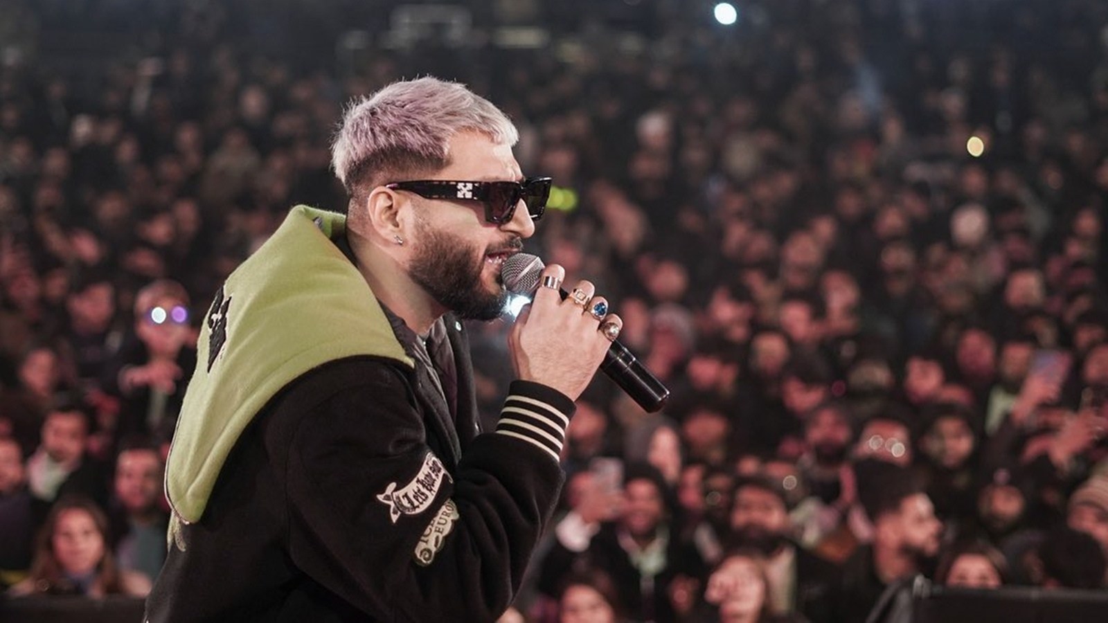 Pakistani singer Bilal Saeed addresses throwing mic at fans during ...