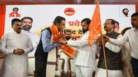 milind deora quits congress