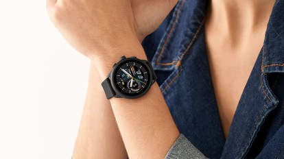 Fossil exits smartwatch market, ceding ground to tech giants