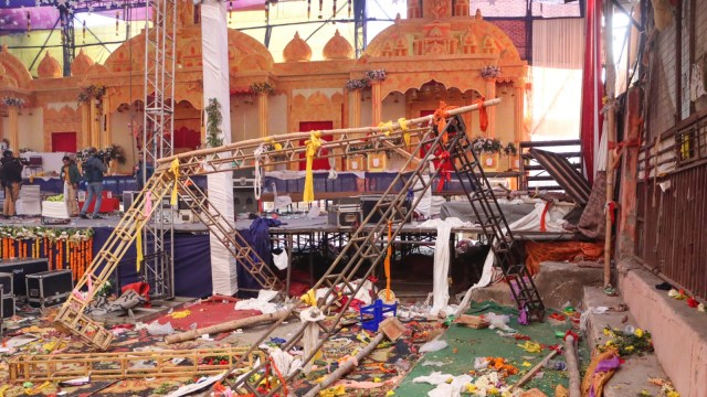 Stage collapsed in Delhi's Kalkaji temple