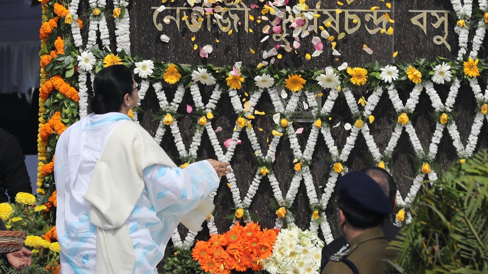 Netaji Subhash Chandra Bose, Netaji 127th Birth Anniversary, Netaji birth anniversary celebration, Mamata banerjee pays tribute to netaji, disappearance of Netaji, Netaji Subhash Chandra Bose, Mamata Banerjee, Mamata targets Centre, Netaji’s disappearance, BJP govt, mamata at red ford function, indian express news