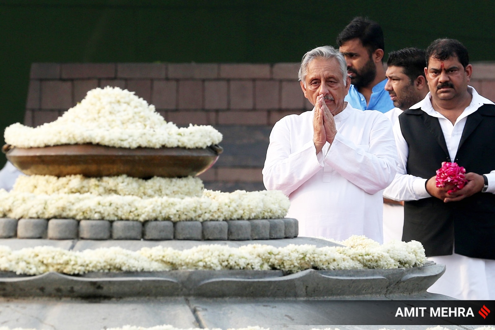 Senior Congress leader Mani Shankar Aiyar pays tribute to former PM Rajiv Gandhi on his birth anniversary at Veer Bhumi, in New Delhi in 2018. (Express Photo by Amit Mehra)