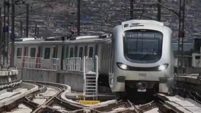mumbai metro services, Mumbai metro train services disruption, Mumbai Metro reports glitch, Mumbai metro Line 2A, glitch at Mumbai metro Line 7A, Mumbai metro technical issue, indian express news