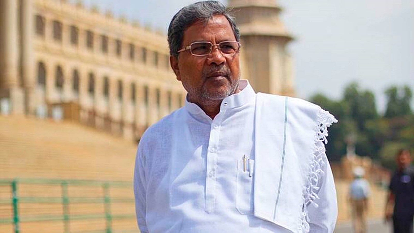 K'taka CM Siddaramaiah holds day-long Janata Darshan in B'luru | Bhaskar  Live