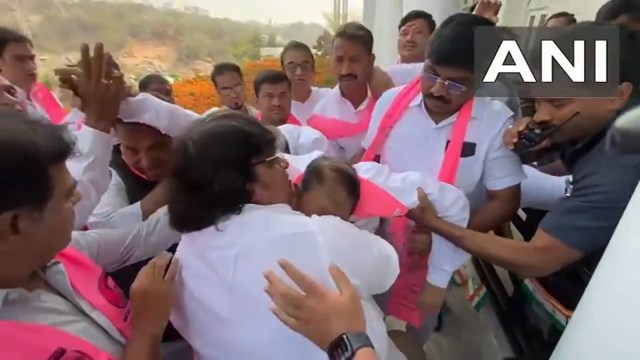 telangana former Cm Faints republic day