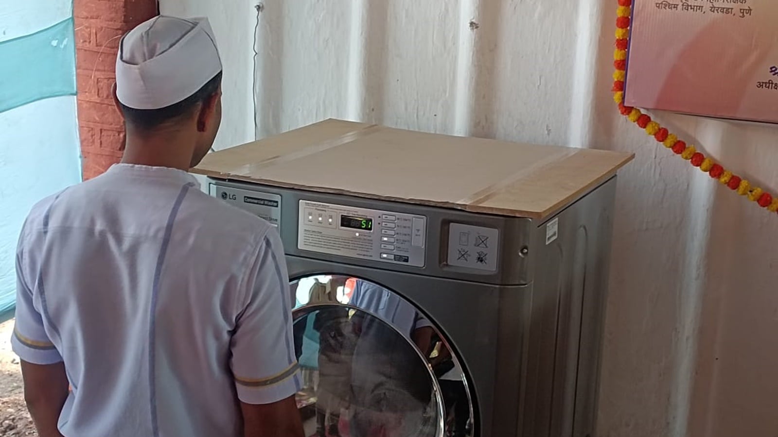 Overcrowded jails get washing machines to control skin diseases of