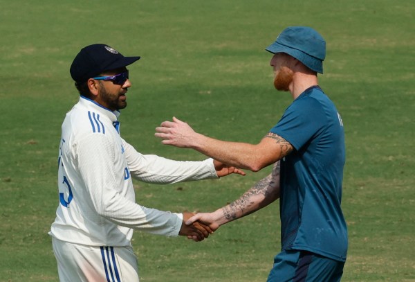 IND vs ENG दूसरा टेस्ट: रोहित ने स्टोक्स से मिलाया हाथ