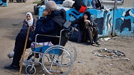 Palestinians arrive at Rafah after being evacuated from Nasser hospital