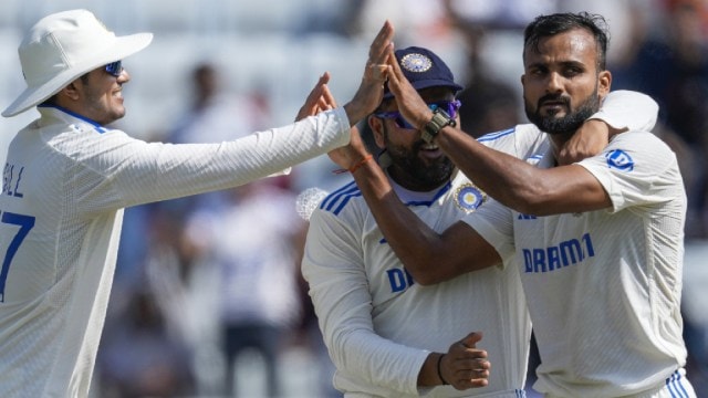 India's Akash Deep, right and Shubman Gill, left celebrate the wicket of England's Ben Duckett on the first day of the fourth cricket test match between England and India in Ranchi, India, Friday, Feb. 23, 2024. (AP Photo)