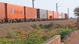 Lion sighting alerts near train tracks, Asiatic lions, rajkot, Indian Railways, Ahmedabad news, Gujarat news, India news, Indian express, Indian express India news, Indian express India