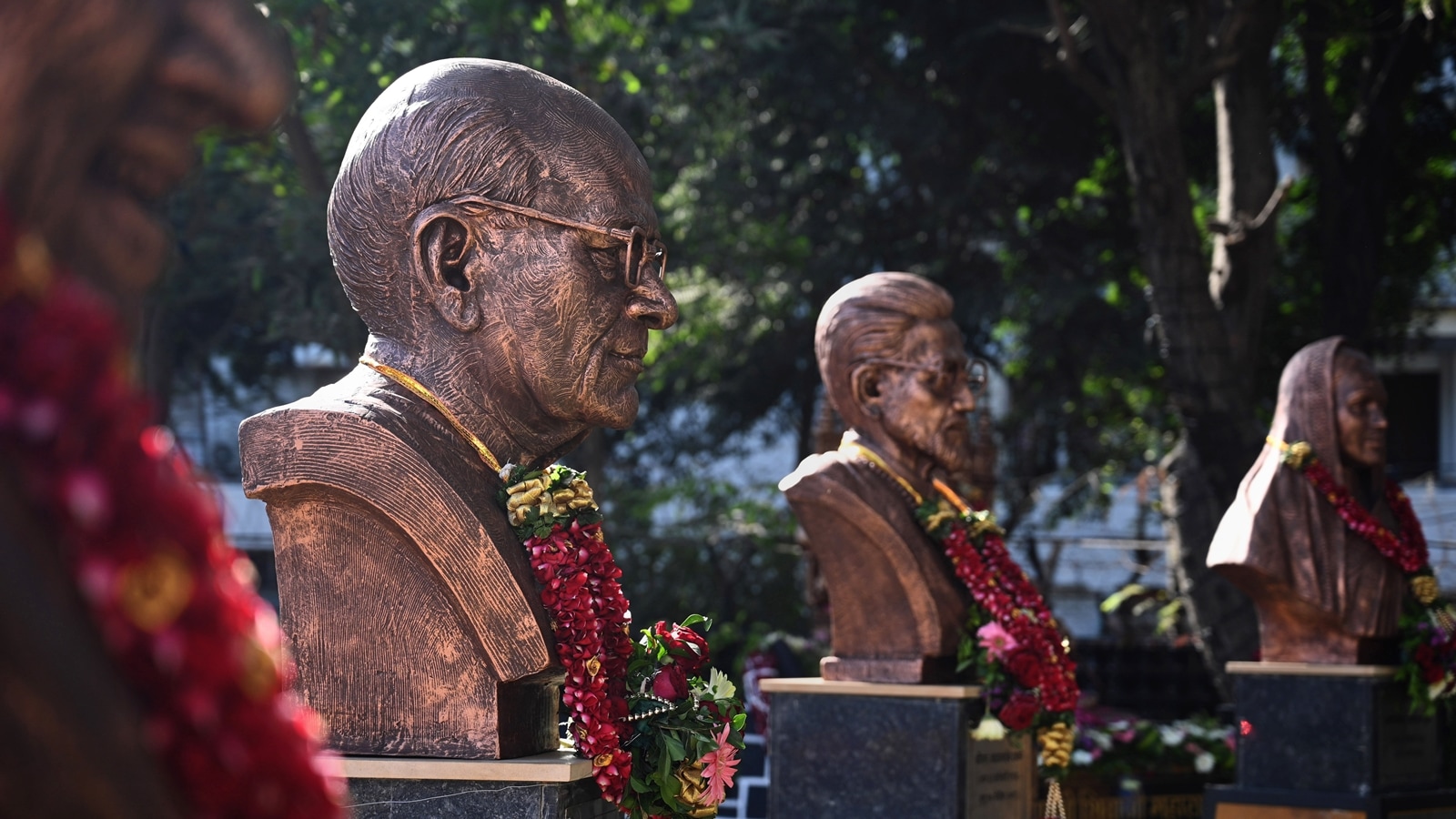 Ramnath Goenka bust among 17 unveiled in Mumbai garden as city honours ...