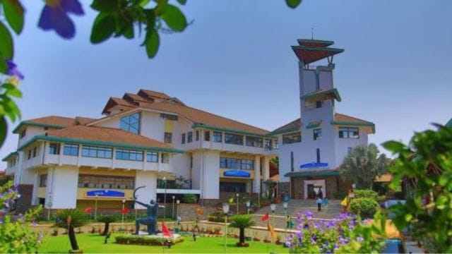 IIM Kozhikode, Emeritus introduce senior management programme
