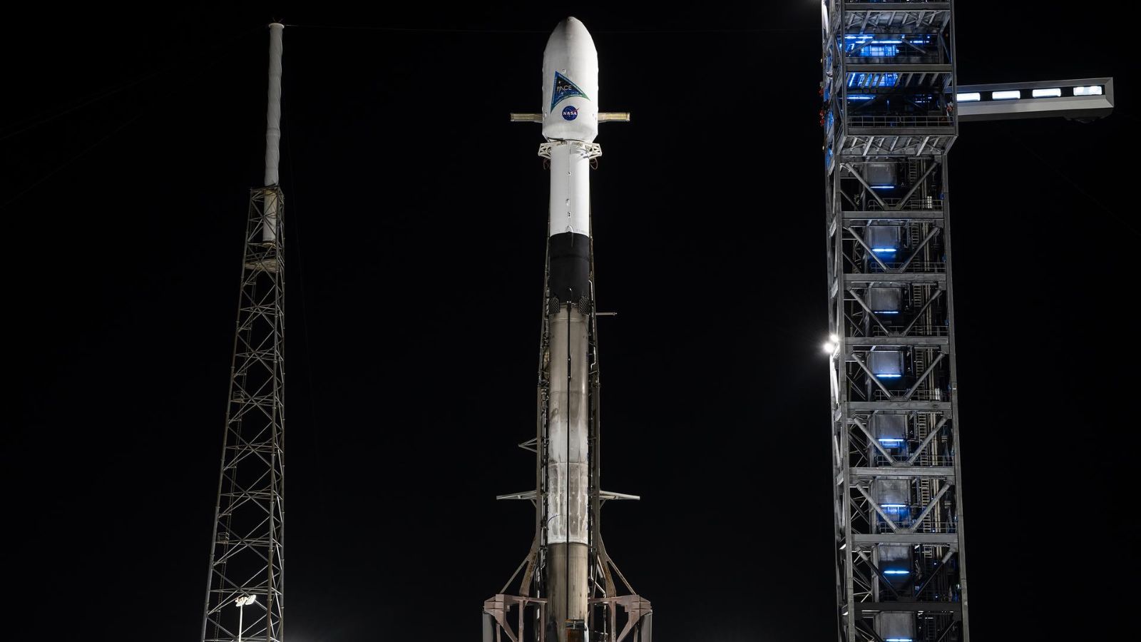 A SpaceX Falcon 9 rocket with NASA's PACE mission on top. (SpaceX, NASA)
