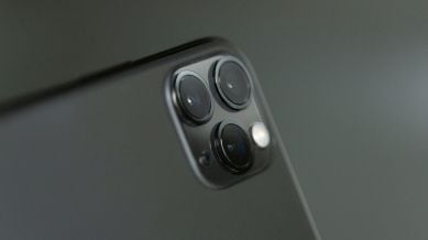 An iphone's camera can be seen here