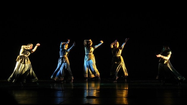 Kathak dancer Shinjini Kulkarni pays ode to Pt. Birju Maharaj ...