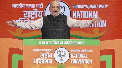 Amit Shah: Lok Sabha polls a battle between democracy, dynasts