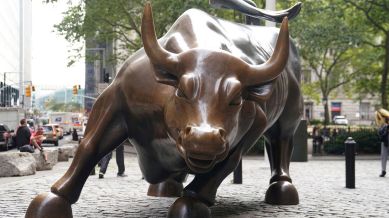 Sensex and Nifty close 1% in red