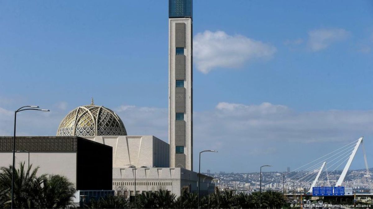 Algeria inaugurates world's third biggest mosque
