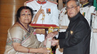 Usha Kiran Khan passes away, Usha Khan dies in Patna, Padma Shri awardee Usha Khan, Nitish Kumar condolence, Bihar CM condolence message, Usha Khan death news, Bihar news, Nitish kumar news, indian express news