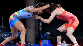 Women's wrestlers shedding weight