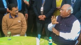 aap congress delhi alliance, aap congress seat sharing, aap congress delhi seat sharing, arvind kejriwal, mallikarjun kharge, congress, aap, india alliance, new delhi news, delhi news, arvind kejriwal news, lok sabha elections, lok sabha polls seat sharing, aap congress alliance lok sabha elections