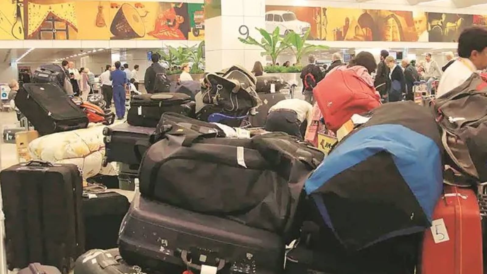 Ensure timely arrival of baggage at airports after aircraft landing