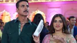 akshay kumar reads dialogues from cue cards