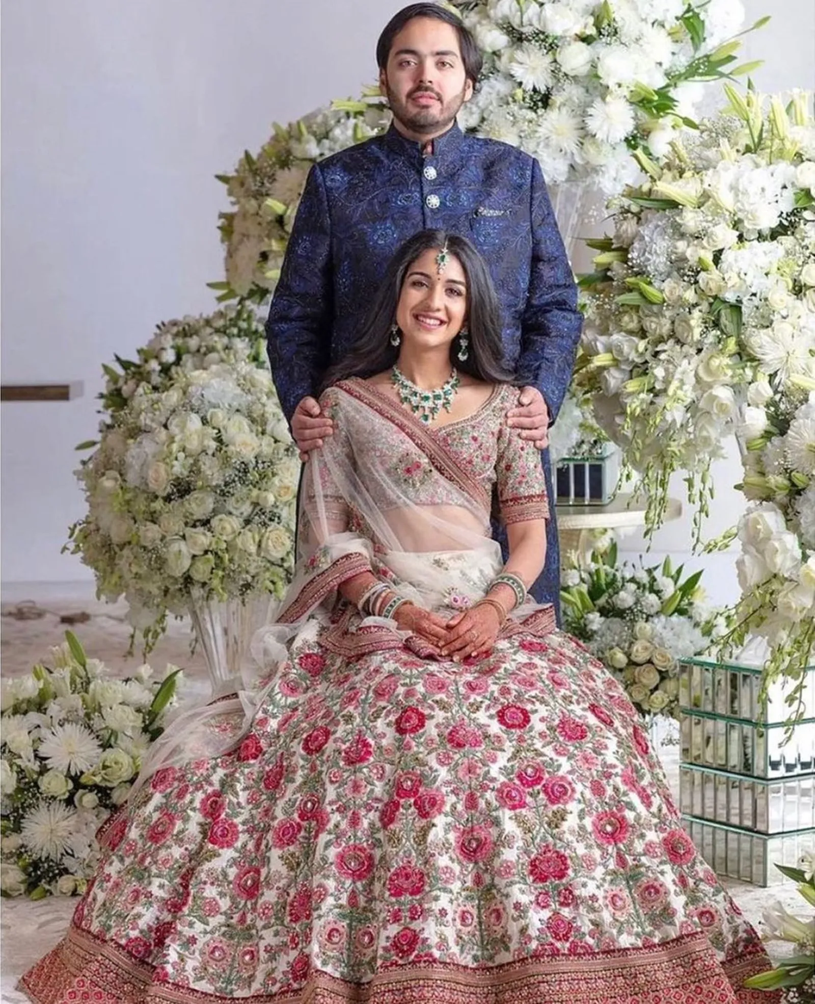 Радхика мерчант фото. Anant and Radhika. Радхика Мерчант. Анант Амбани. Радхика и Анант Амбани.