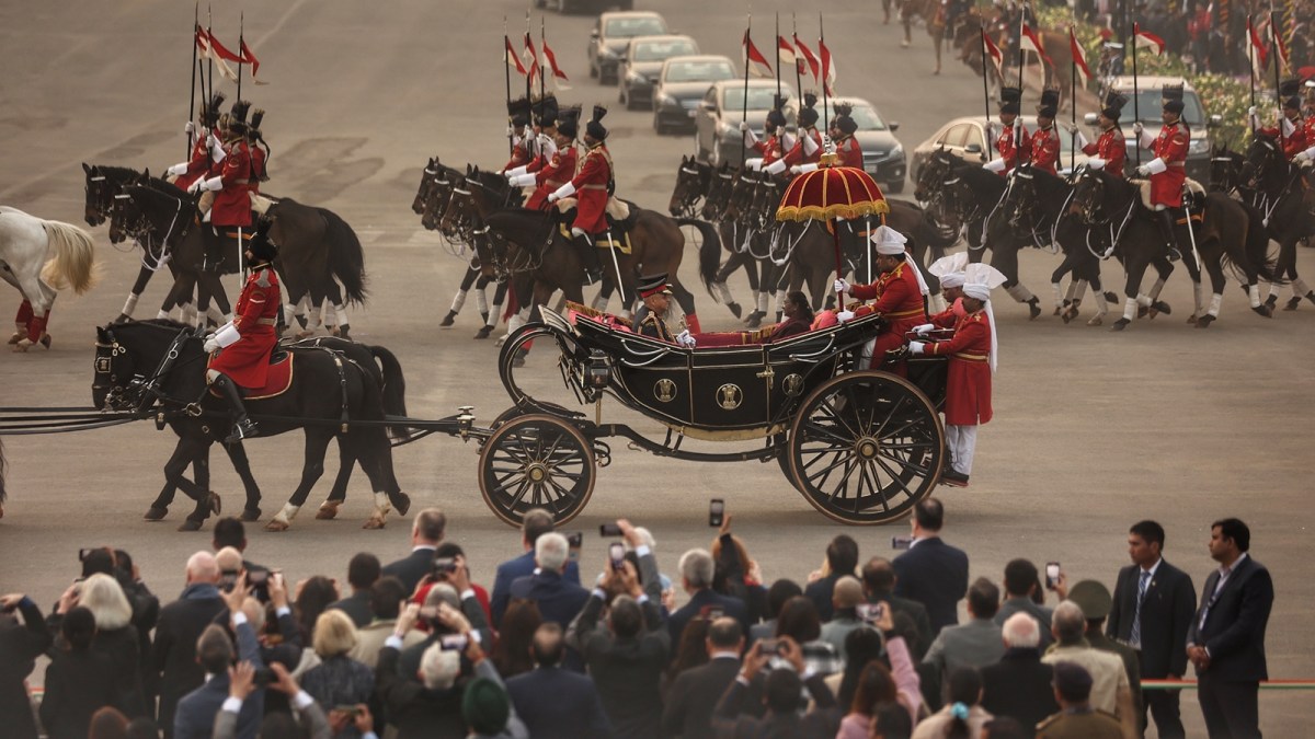 President Droupadi Murmu, French President Emmanuel Macron, macron enjoys buggy riding, Republic Day celebrations, R Day parade, Republic day event, Repubic day chief guest, indian express news
