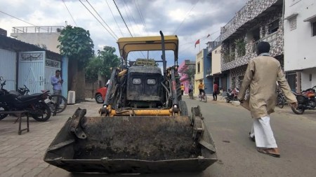 Thane illegal encroachment