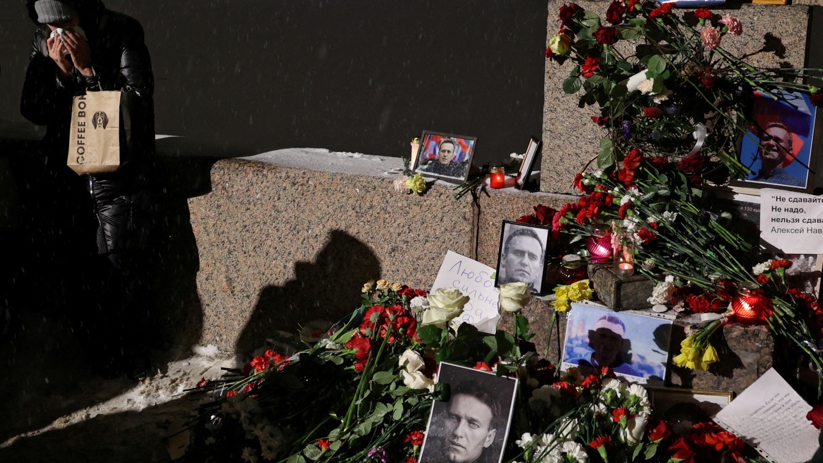 Tributes To Alexei Navalny, Putin’s Greatest Foe, Removed From Russian ...