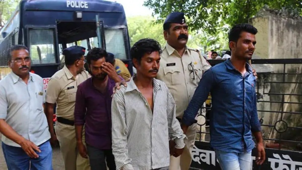 Accused of Dhule lynching case produced in district court in Sakri. (Express photo by Prashant Nadkar)