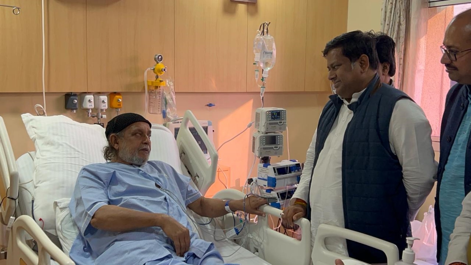 Mithun Chakraborty discharged from hospital, says he is 'absolutely fine' |  Bollywood News - The Indian Express