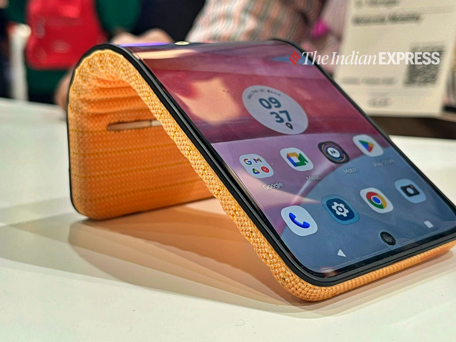 motorola foldable wrist concept phone