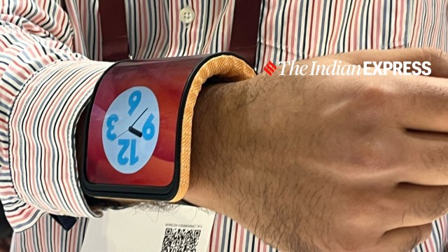 motorola foldable wrist concept phone