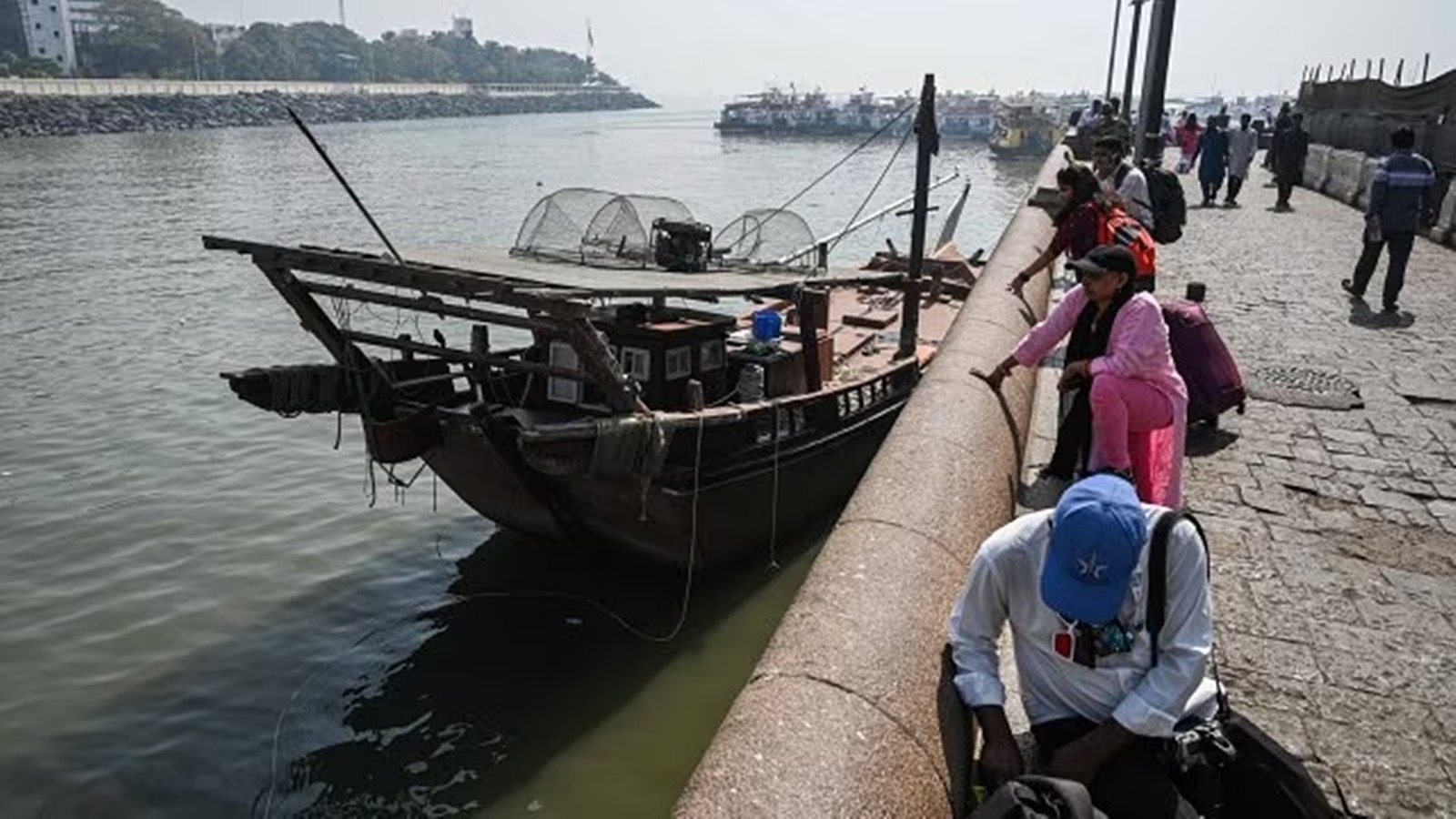 mumbai fishing boat seized