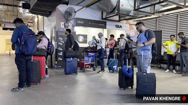 pune airport flight delayed