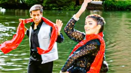 Salman Khan and Sushmita Sen in a still from the song "Chunari Chunari."