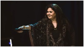 Shazia Manzoor slaps comedian Sherry Nanha on live show.